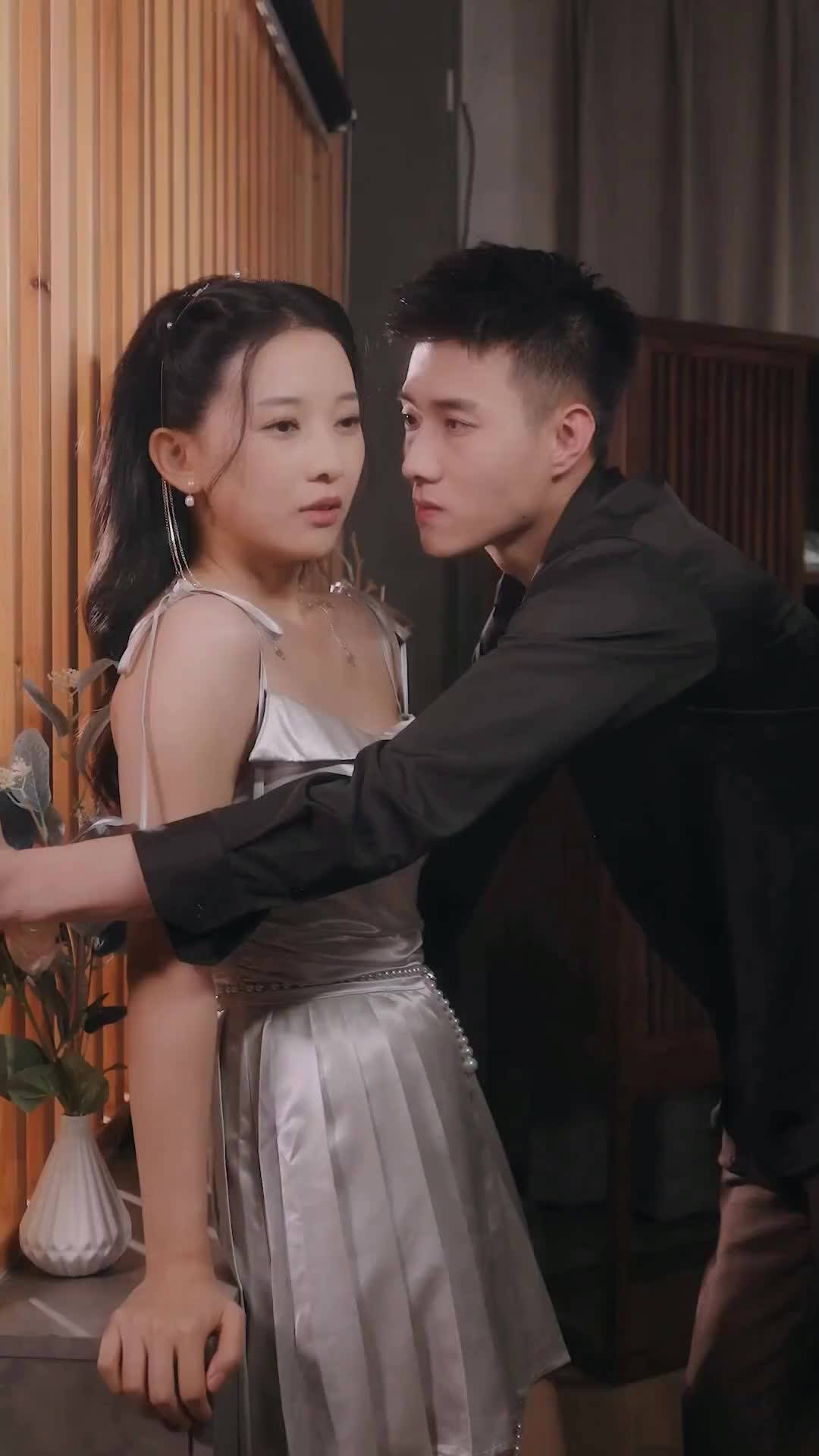(Dubbed) Nhẫn Cưới Giả, Trái Tim Thật tập 11